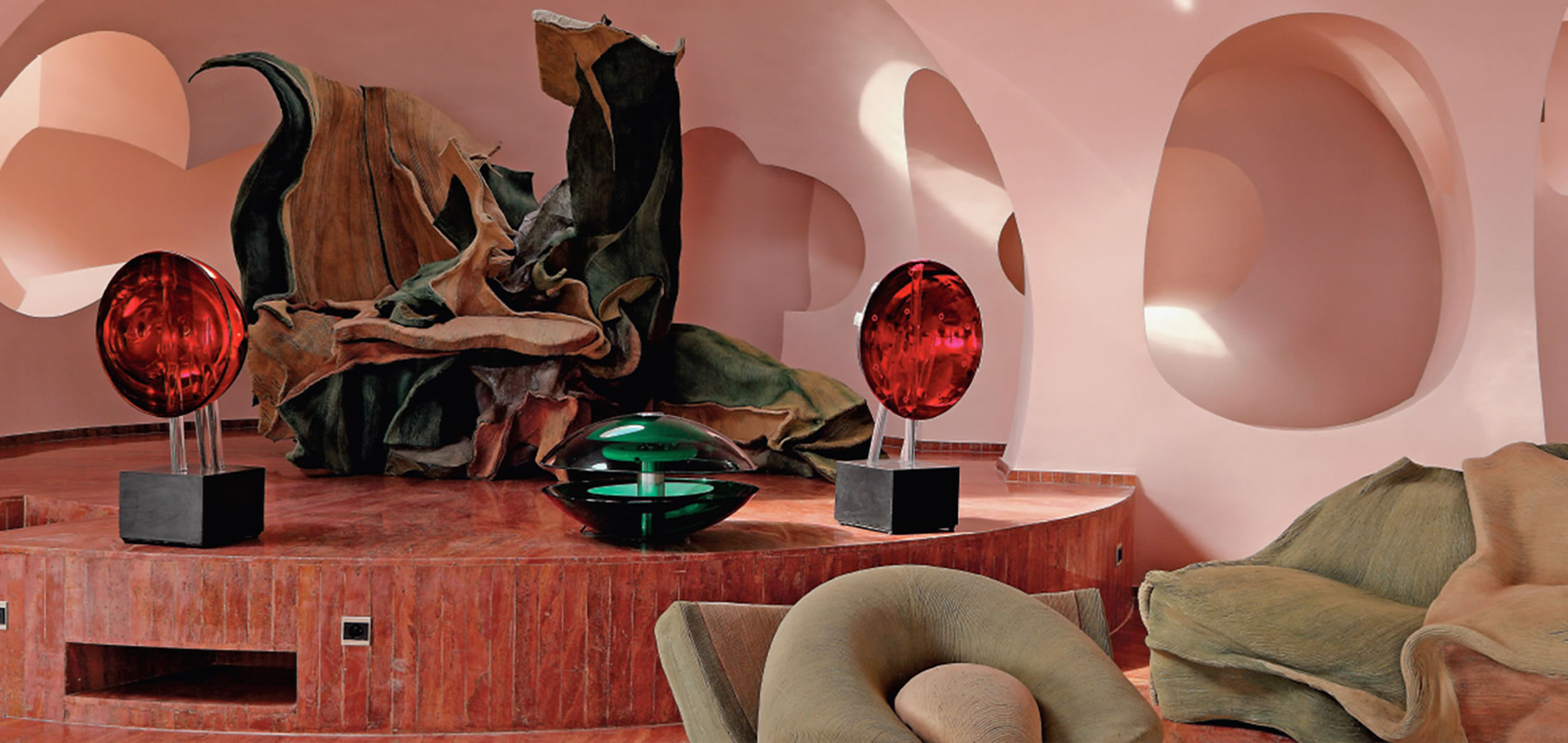 Living room in the Palais Bulles